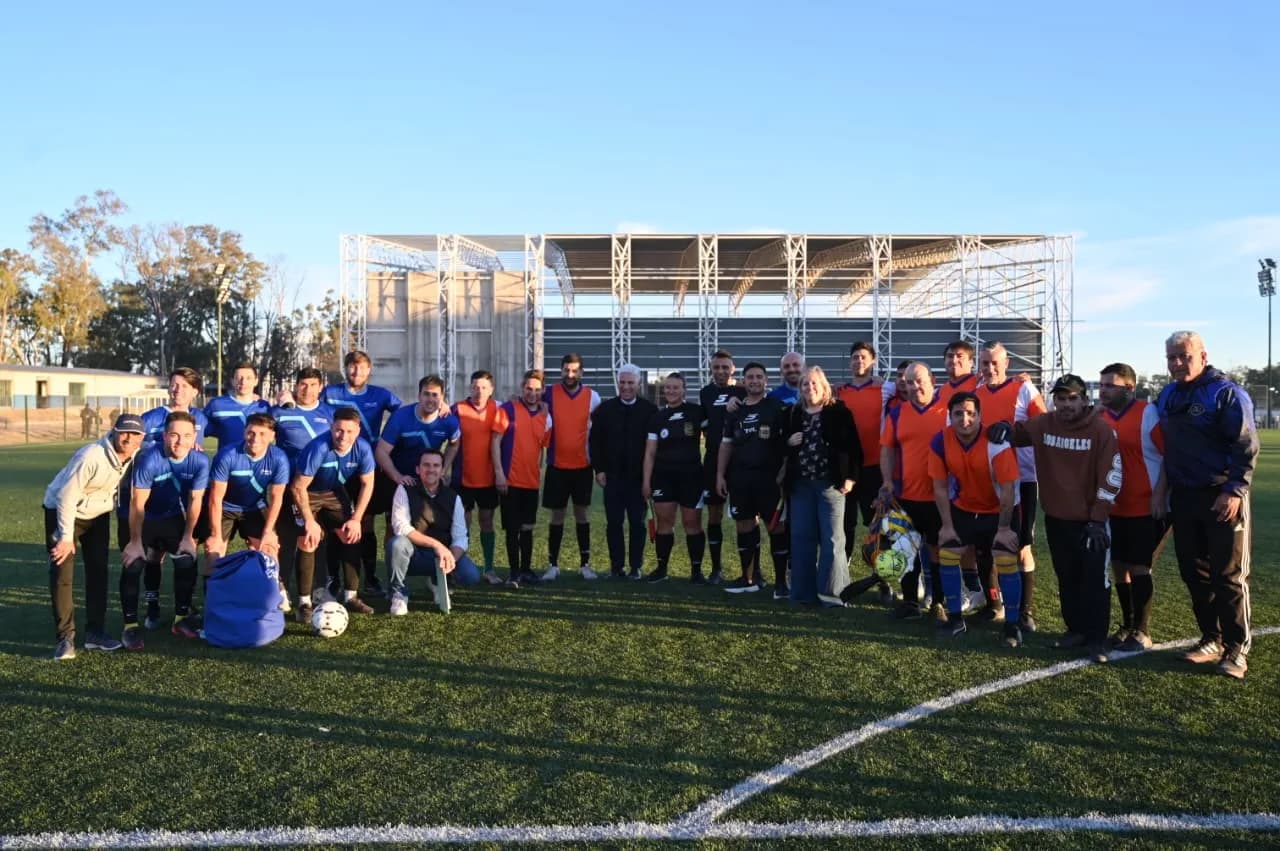 El Gobernador compartió la tarde con los empleados públicos que compiten en fútbol