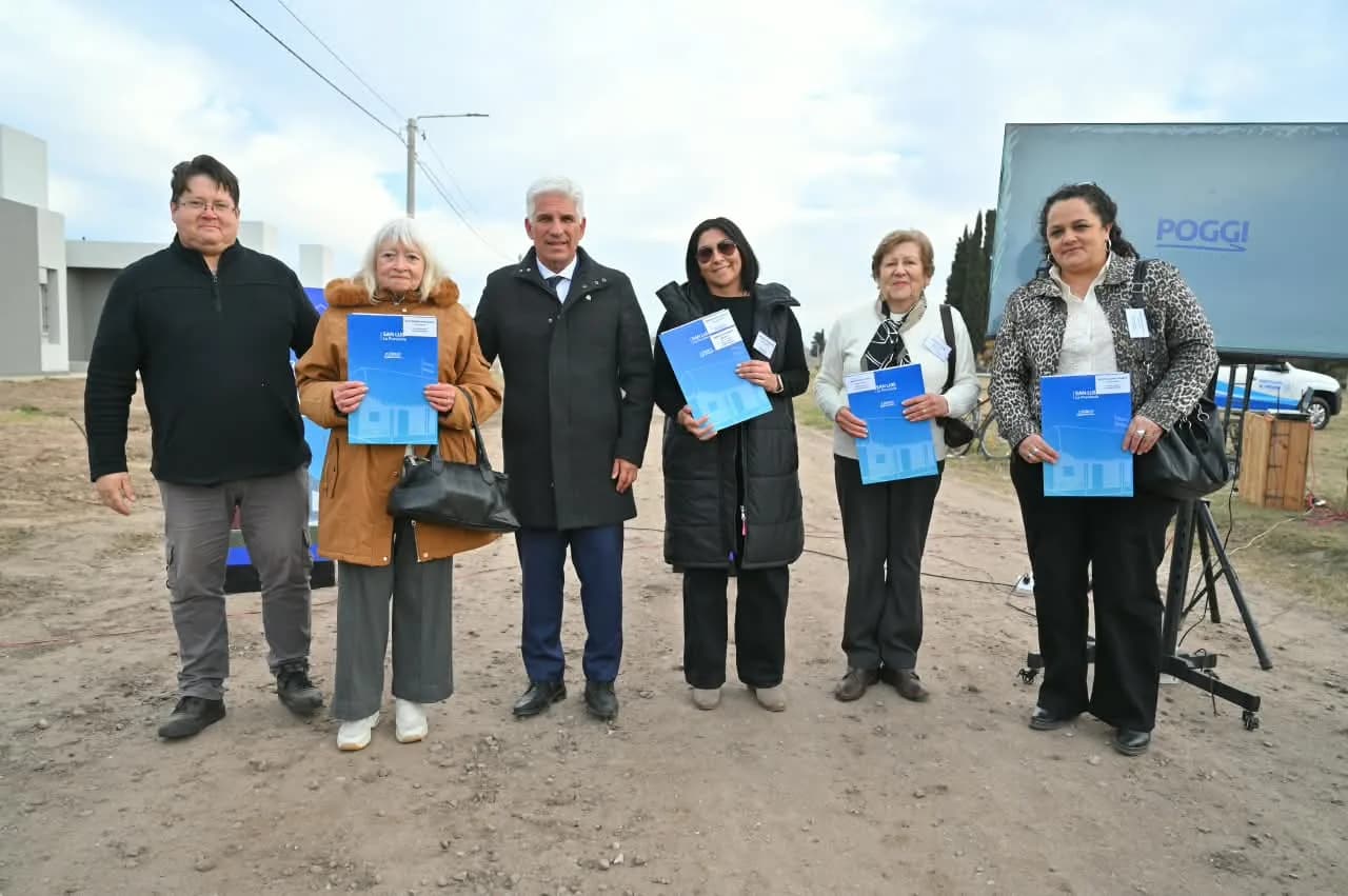 Familias de Concarán y Merlo recibieron los títulos dominiales definitivos sobre sus hogares