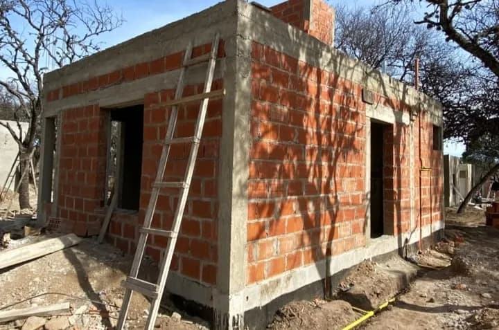 Las viviendas de Carpintería progresan en sus estructuras y en Los Molles avanzan las terminaciones