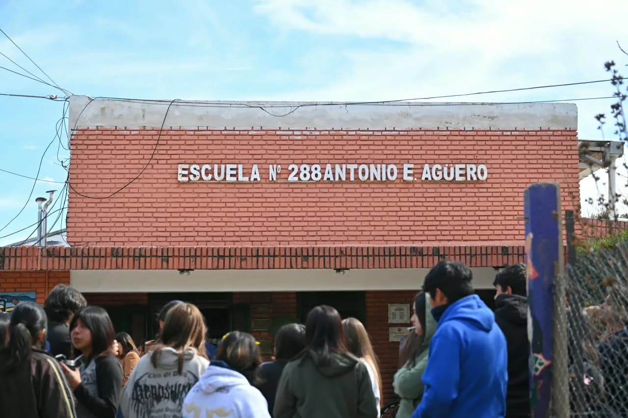 El Gobernador firmó el decreto de adjudicación para ampliar la escuela de Piedra Blanca Abajo