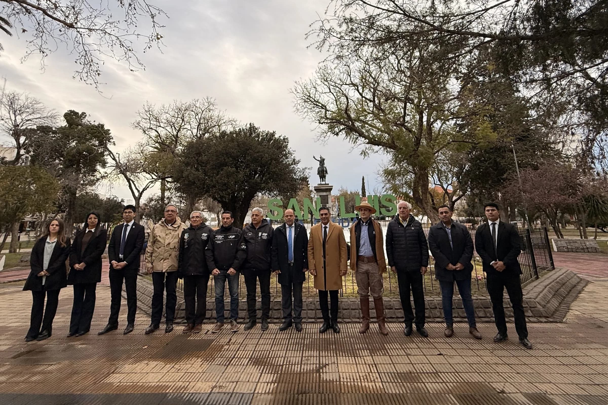 Con el izamiento de bandera, la ciudad de San Luis comenzó los festejos por su 432° aniversario