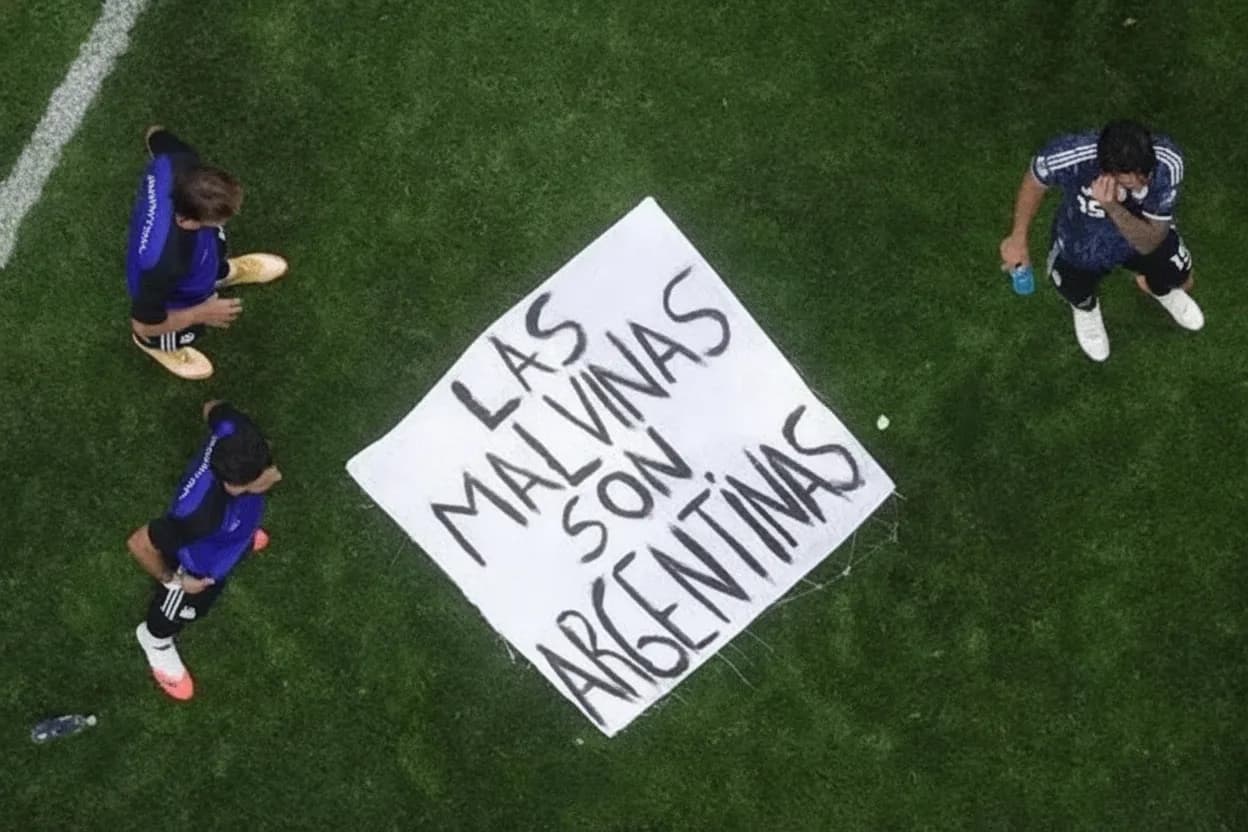 La bandera inspirada en la Selección llegó a las Islas Malvinas