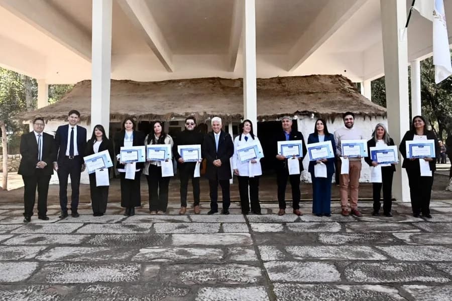 Diez educadores fueron distinguidos con el Premio al Mérito Docente.