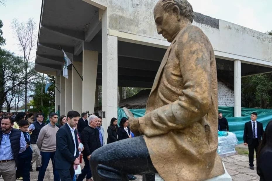 El gobernador Claudio Poggi en una visita al Solar Histórico en agosto.