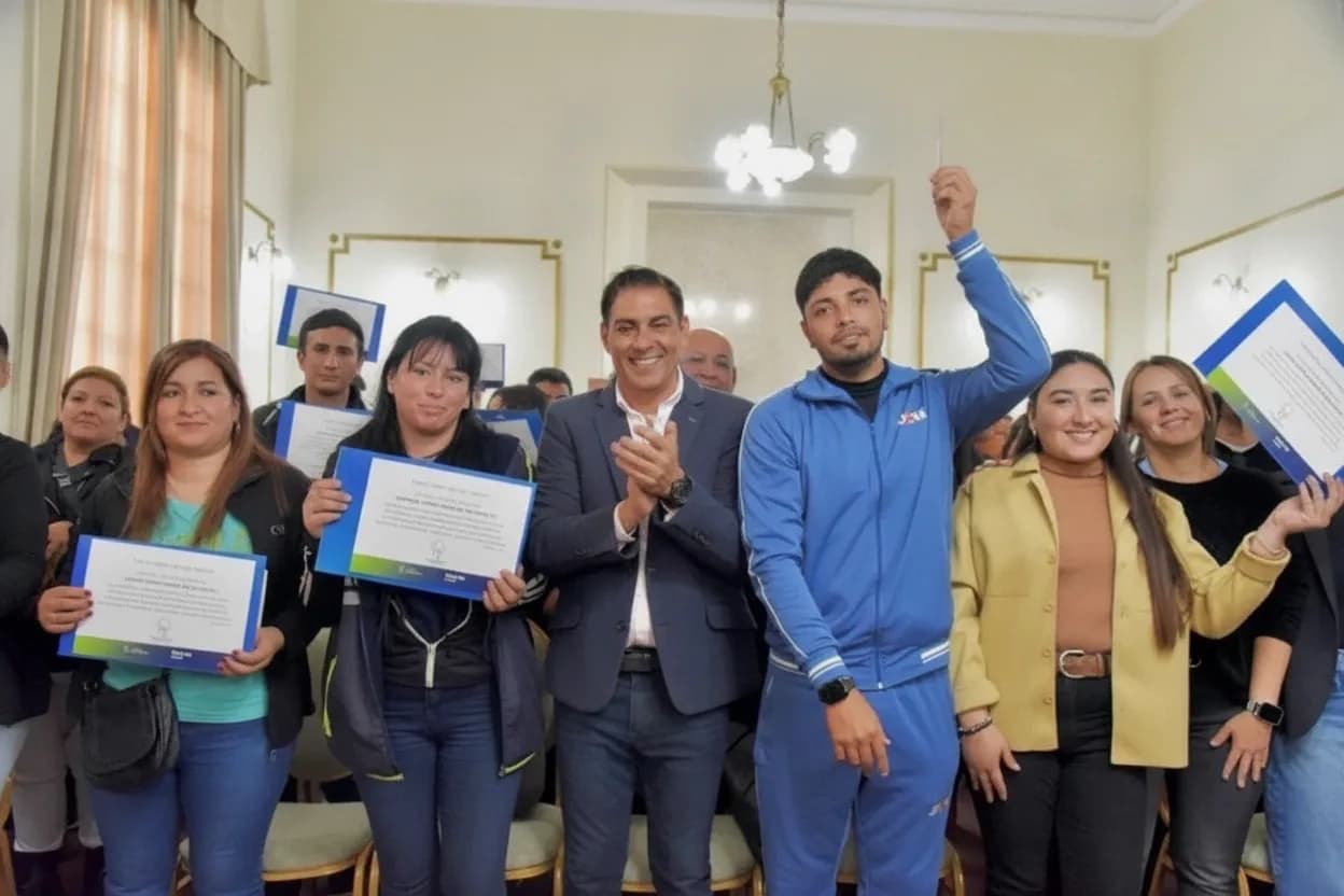 Otros 70 trabajadores municipales fueron recategorizados: el intendente Hissa encabezó el acto.