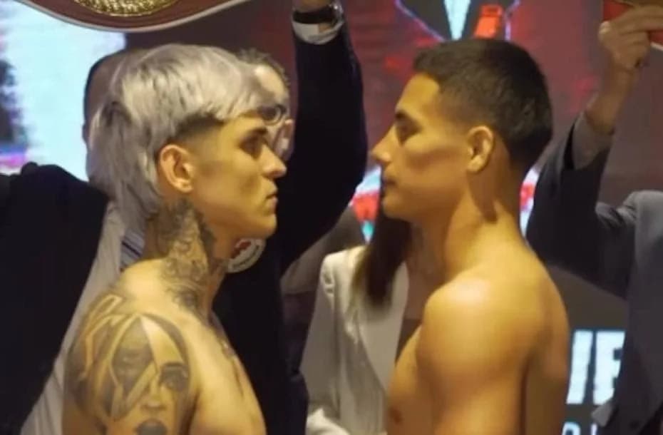 Video: un boxeador argentino cayó en el quinto round y fue retirado en camilla.