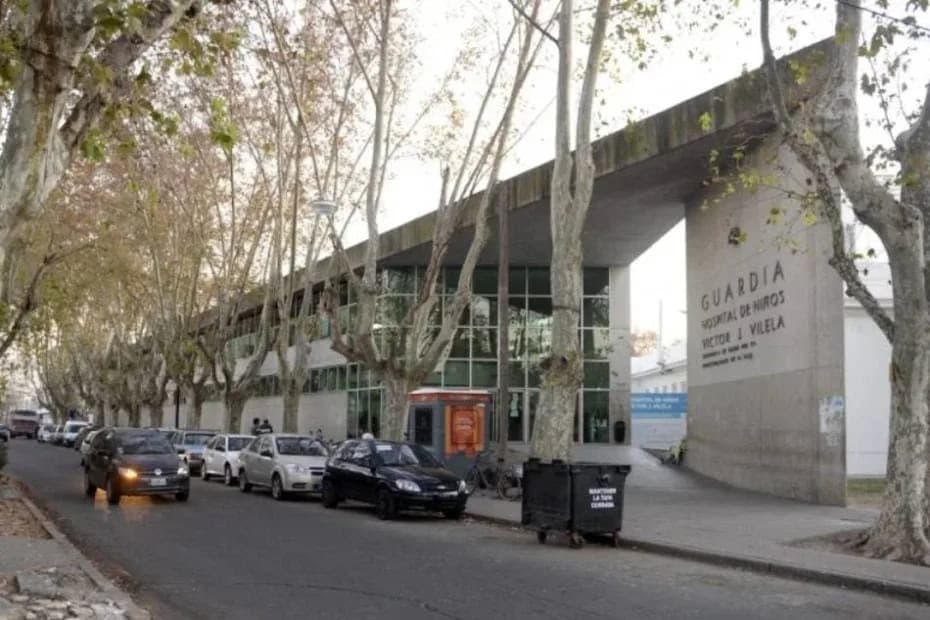 El niño ingresó al Hospital de Niños Víctor J. Vilela con convulsiones.