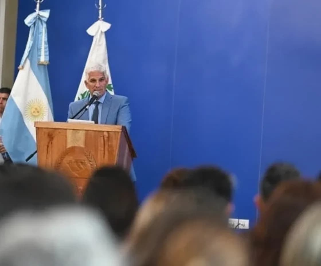 El gobernador Claudio Poggi hizo énfasis en el uso de la IA en la escuela de la mano del docente.