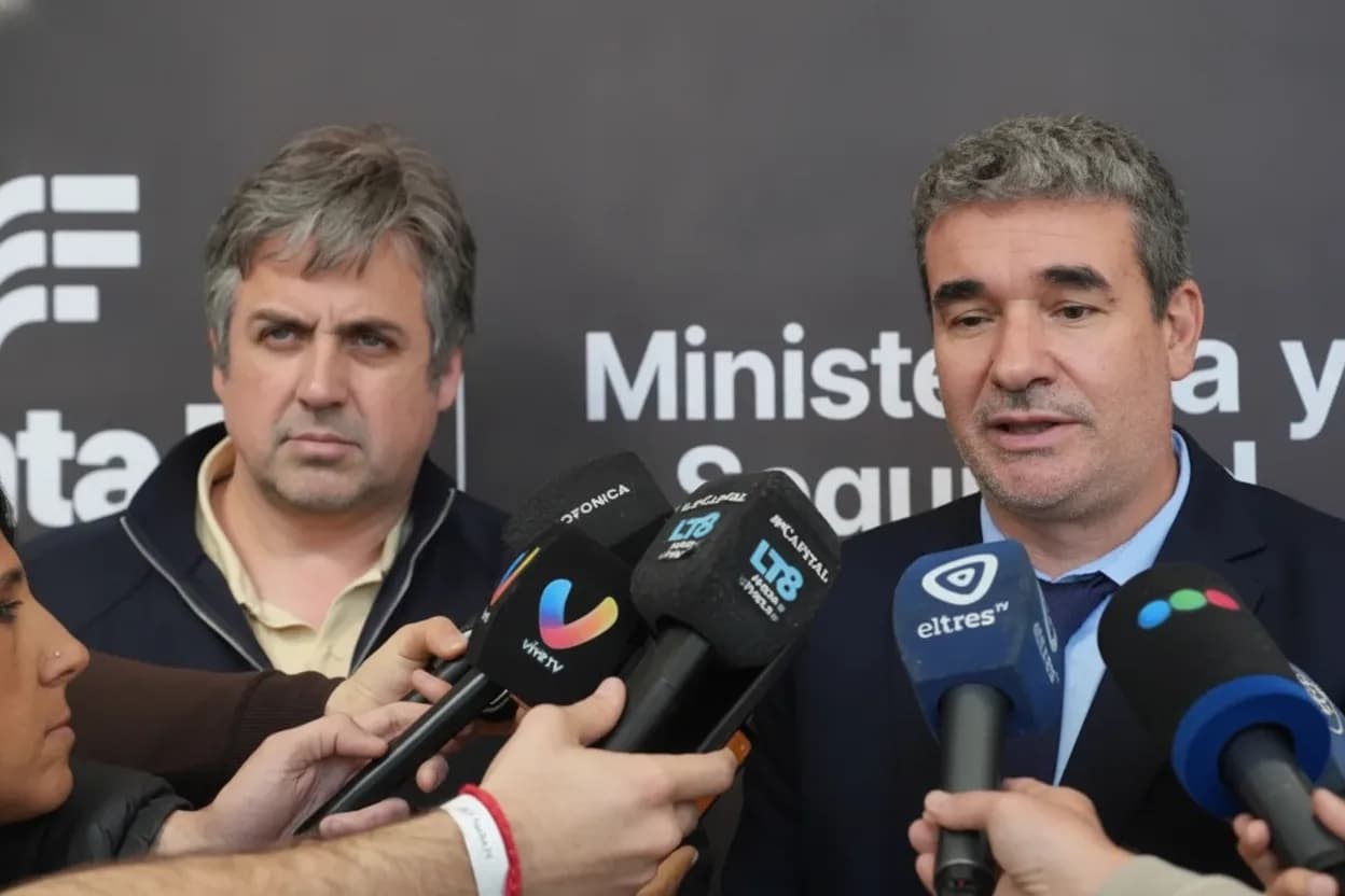 El ministro de Justicia y Seguridad, Pablo Cococcioni, y el fiscal Matías Merlo.