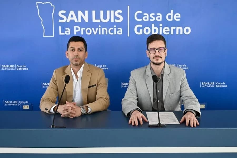 Yamil Abrahín, director de Recursos Humanos del ministerio de Hacienda y Obra Pública, junto a Cristian Sindoni, de la ULP.