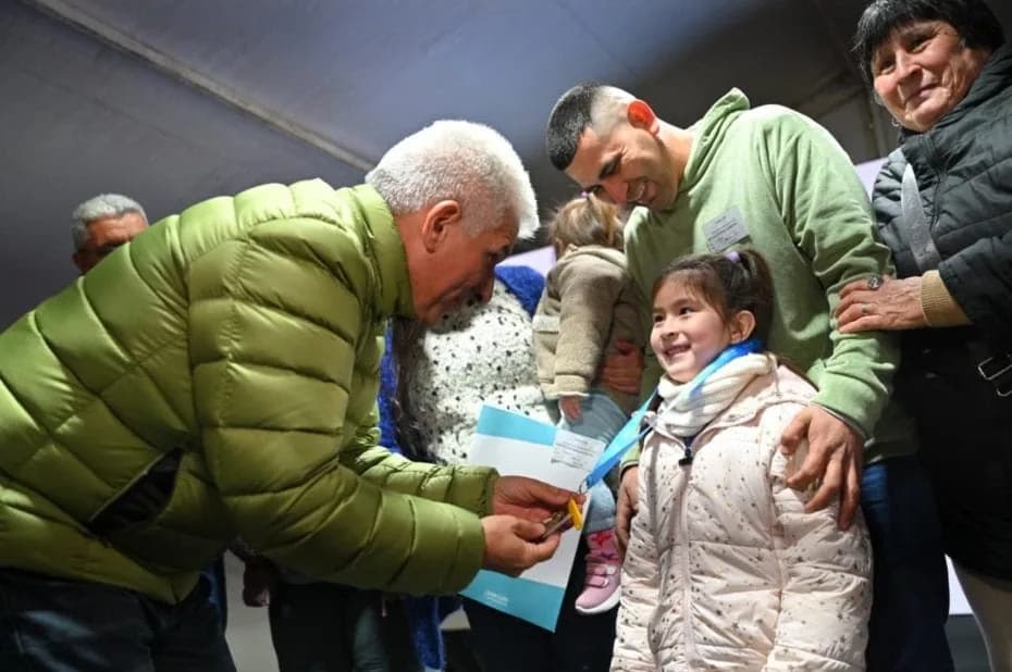 Poggi entregó 21 viviendas a familias de Concarán.