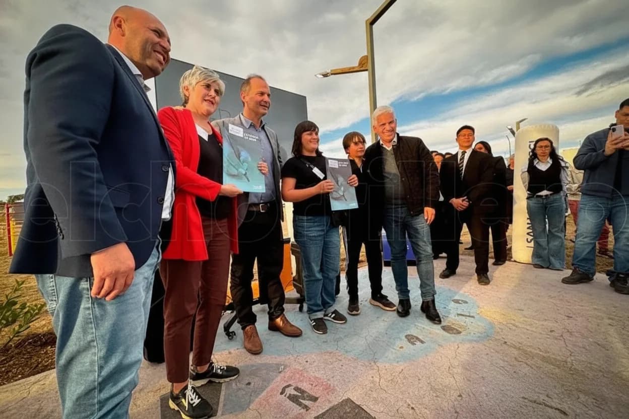 Entrega de escrituras en la ciudad de La Punta.