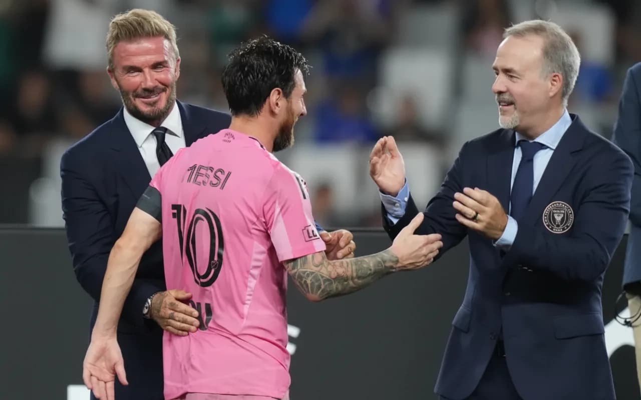 Hubo un fuerte cruce entre el astro del fútbol mundial y la cabeza de la liga..