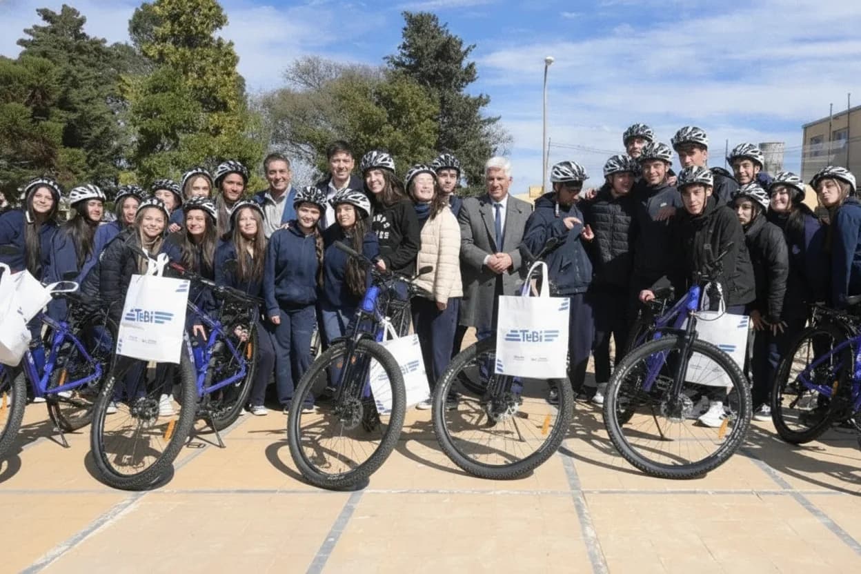 Claudio Poggi visitó la Escuela María Auxiliadora.