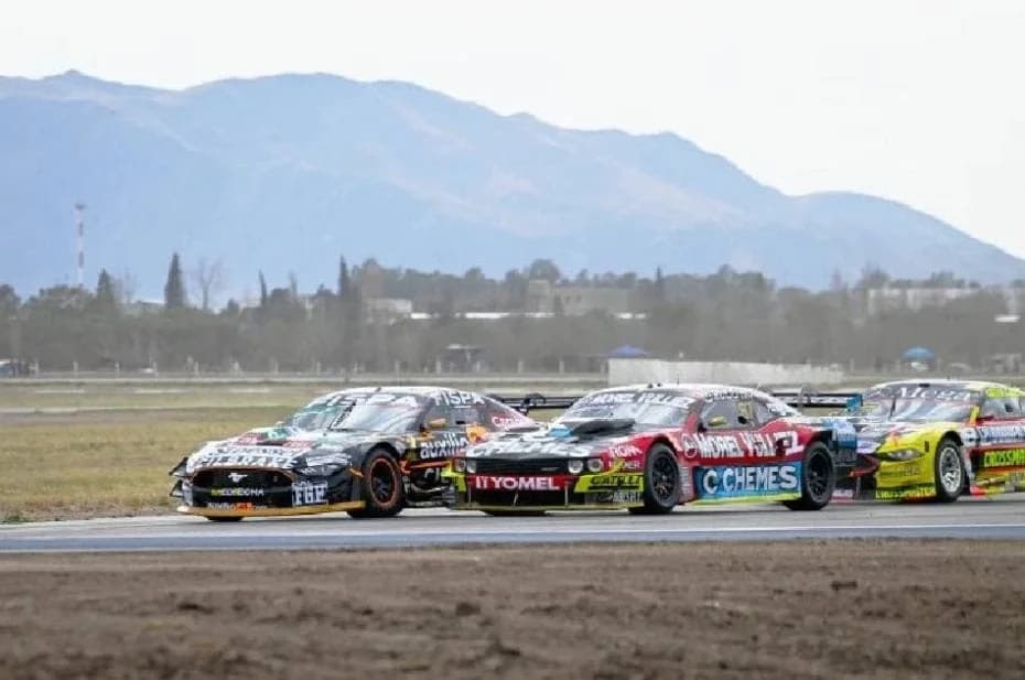 El Turismo Carretera y TC Pista comienzan las Copas de Oro y Plata en el Autódromo Rosendo Hernández.