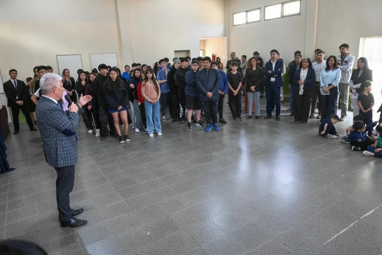 El gobernador Claudio Poggi en la Escuela “Eriberto Mendoza” de Potrero de los Funes.
