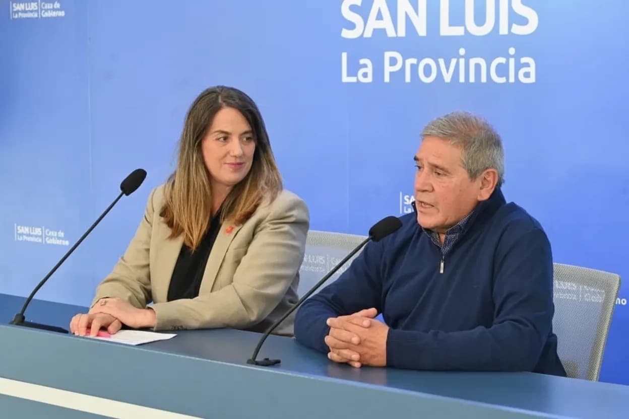Directora de Desarrollo, Vinculación y Promoción Institucional, Guadalupe Soria, y el presidente de la Asociación Civil "Raíces Puntanas", Ángel Ávila.