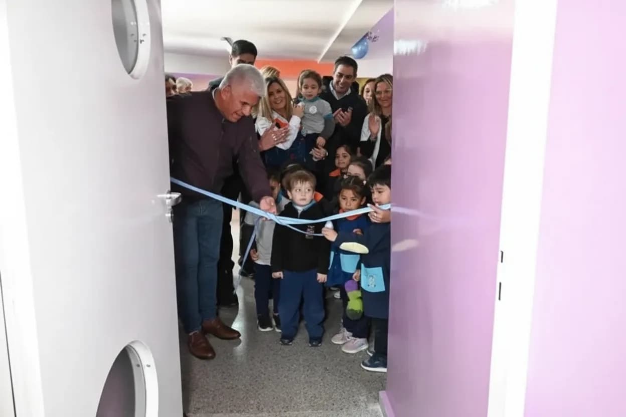 El gobernador Claudio Poggi inauguró la refuncionalización y una sala de 3 años en la ENI N°7.