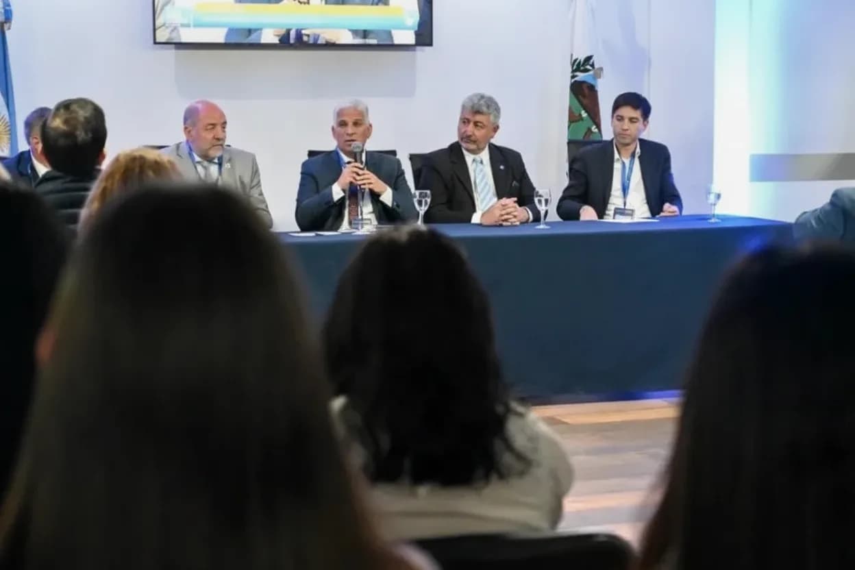 El gobernador Claudio Poggi encabezó la apertura del 49° Congreso Nacional de Profesores de Costos.