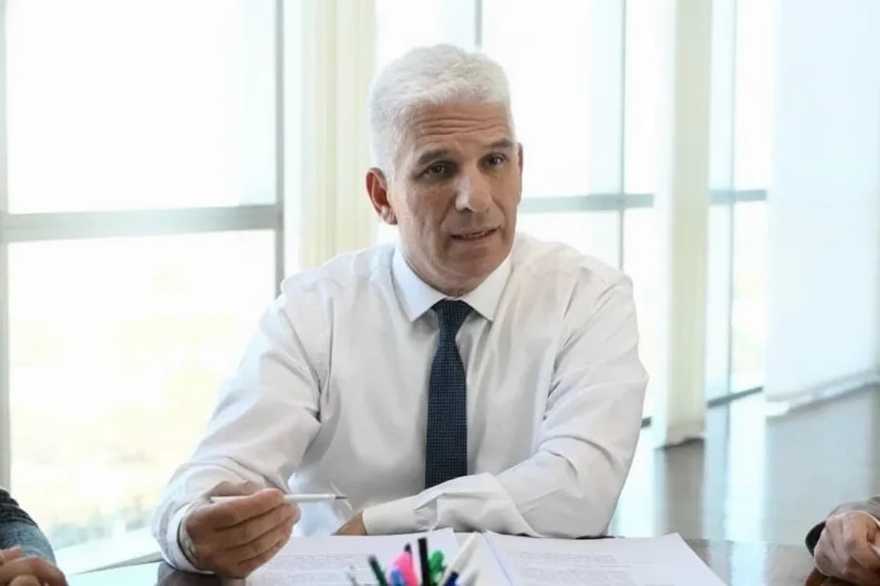 El gobernador Claudio Poggi envió a la Legislatura el proyecto de ley de “Desendeudamiento Familiar”.
