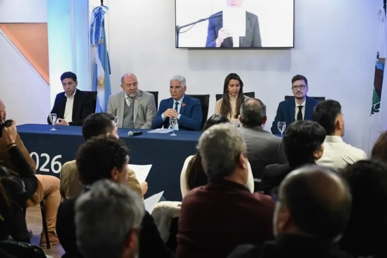 El gobernador Claudio Poggi encabezó el lanzamiento del Programa de Capacitación en Inteligencia Artificial para a empleados públicos.