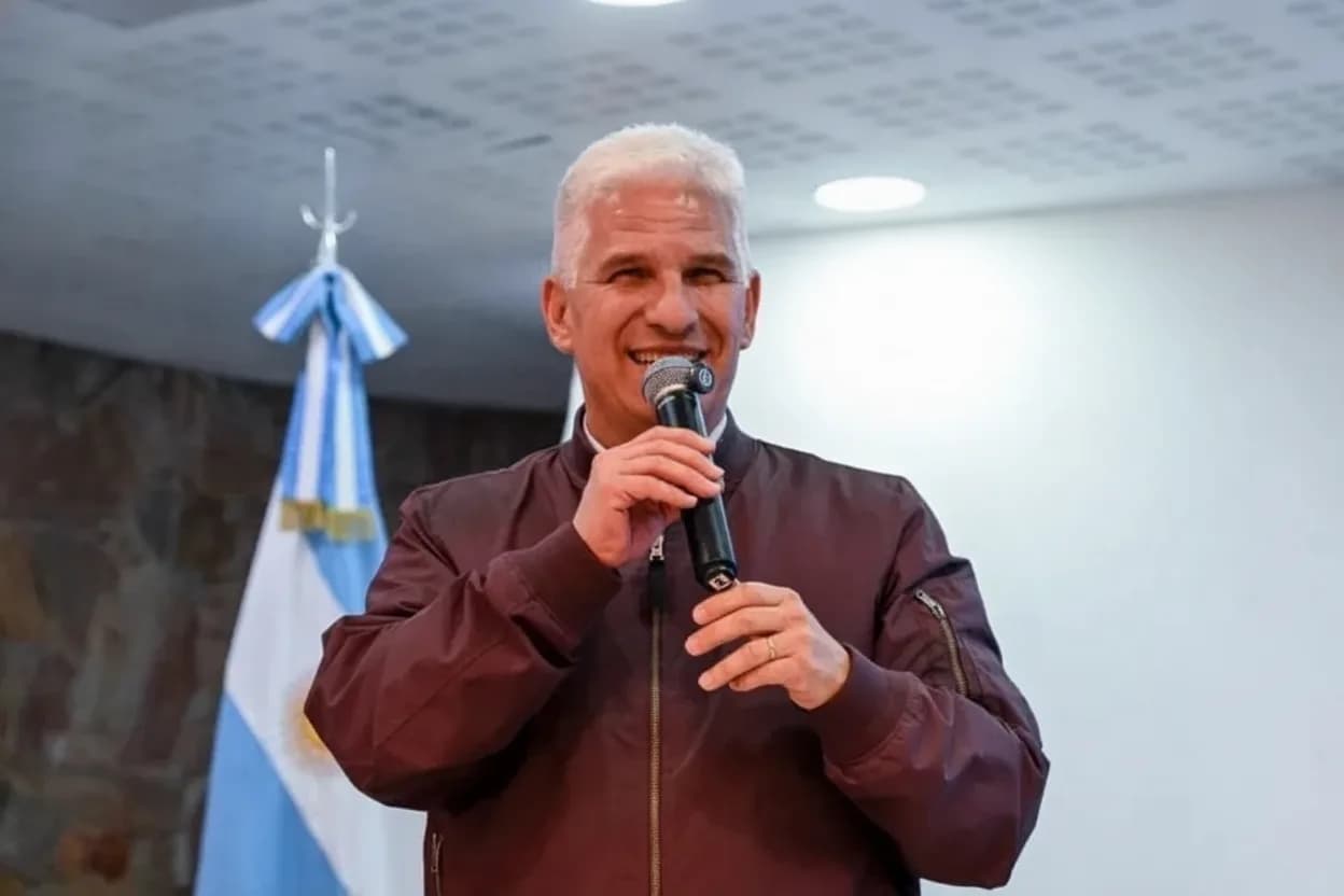 Gobernador Claudio Poggi.