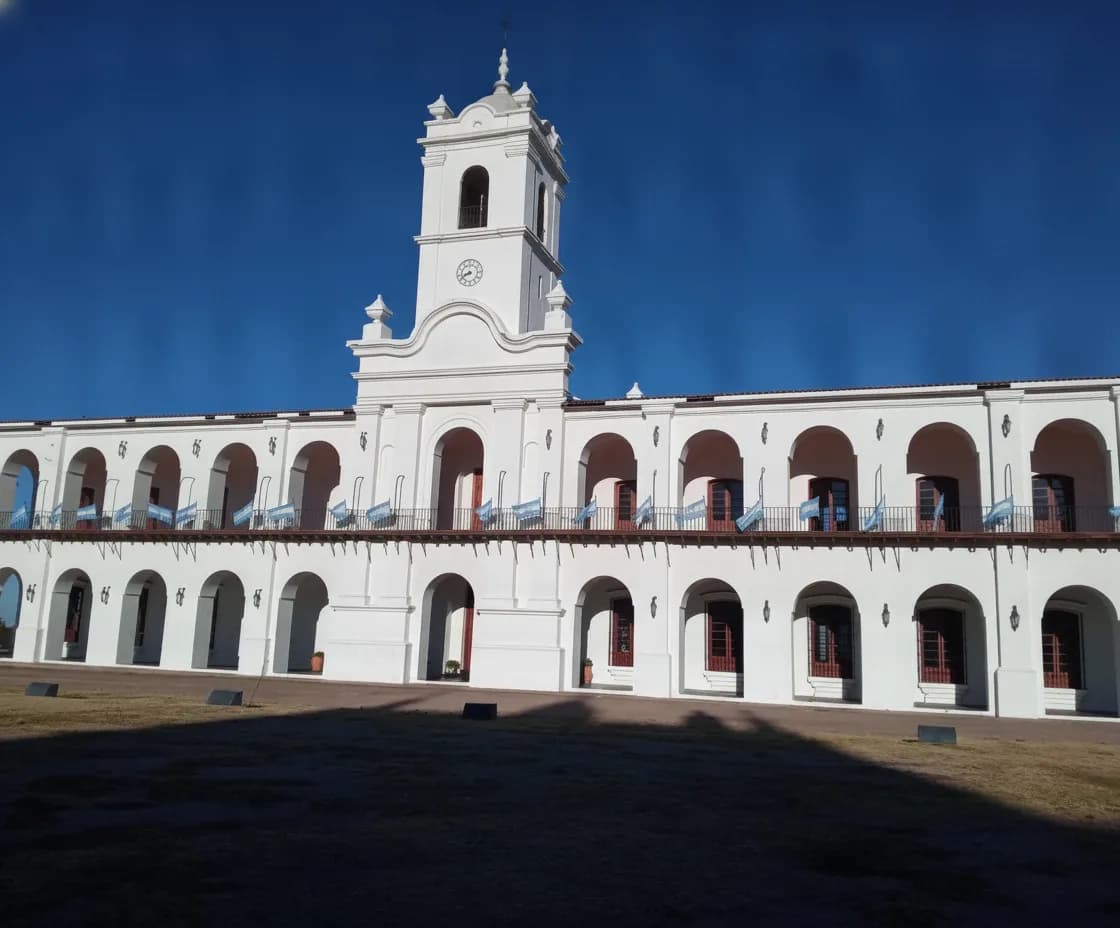 La explanada de la Réplica del Cabildo de 1810, en la ciudad de La Punta, se convertirá este viernes en el escenario de un particular encuentro entre chicos de San Luis y Mendoza.