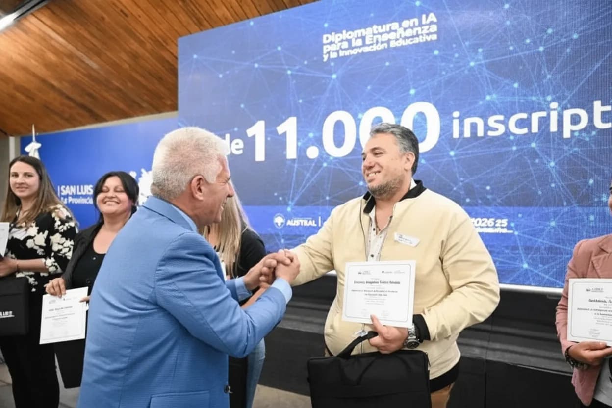 Más de 230 docentes y directivos completaron una diplomatura en Inteligencia Artificial aplicada a la educación