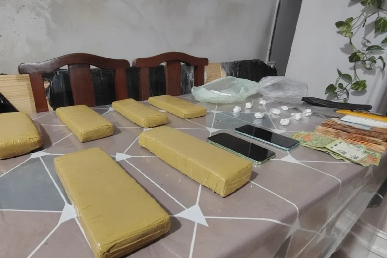 Detienen a cinco personas y secuestran cocaína y casi 20 kilos de marihuana tras operativos en Ciudad Oculta.