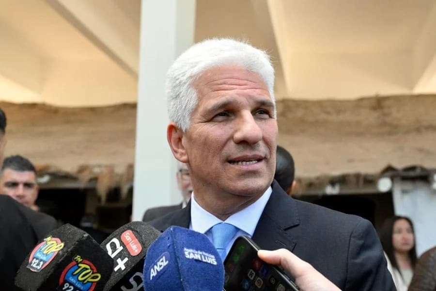 Gobernador Claudio Poggi.
