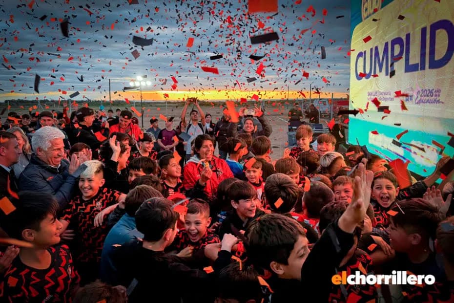 El gobernador Claudio Poggi encabezó el acto de inauguración de obras en el Eva Fútbol Club.