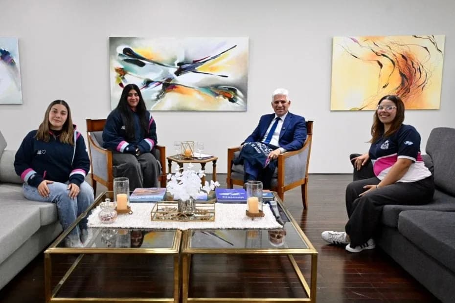 La entrevista que le hicieron tres alumnas al gobernador Claudio Poggi.