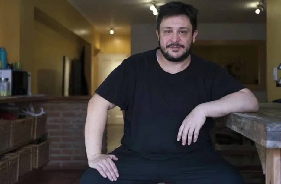 Denunciaron por presunta estafa al escritor Hernán Casciari: su posición y la de los famosos involucrados.
