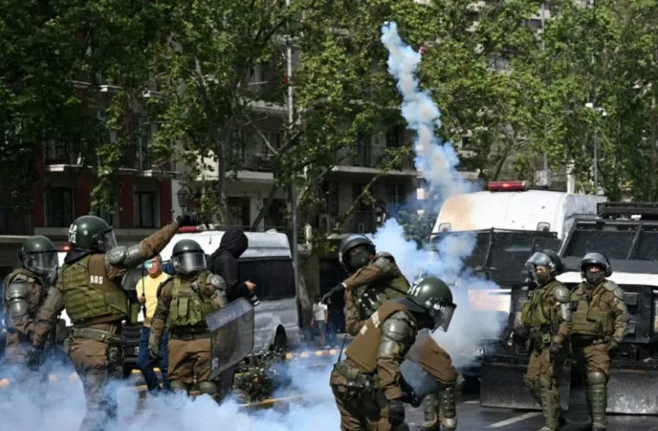 Al menos 17 detenidos tras choques entre estudiantes y la policía en Chile.