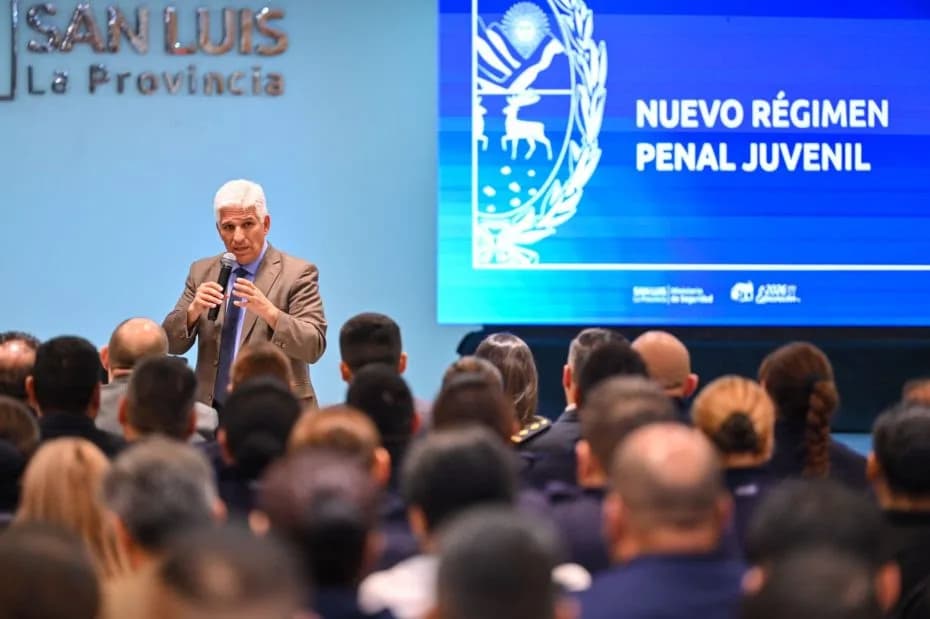El gobernador Claudio Poggi encabezó el plenario sobre el Régimen Procesal Penal Juvenil.