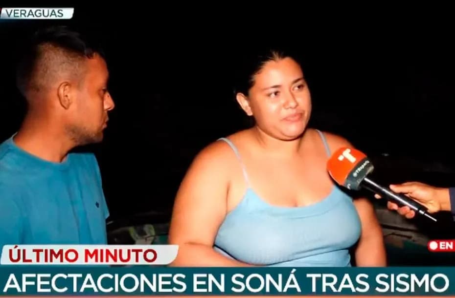 El padre de familia y varios vecinos rescataron a un niño atrapado debajo de una cama.