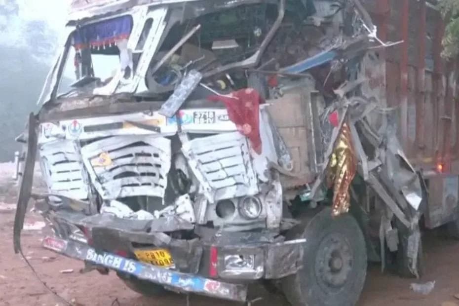 Un camión mata a 13 personas durante un festival hindú en India.