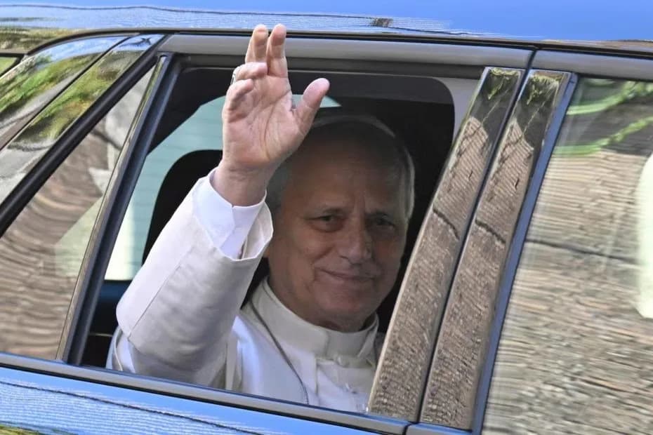 El Papa León XlV, en su llegada al Hospital Gemelli.