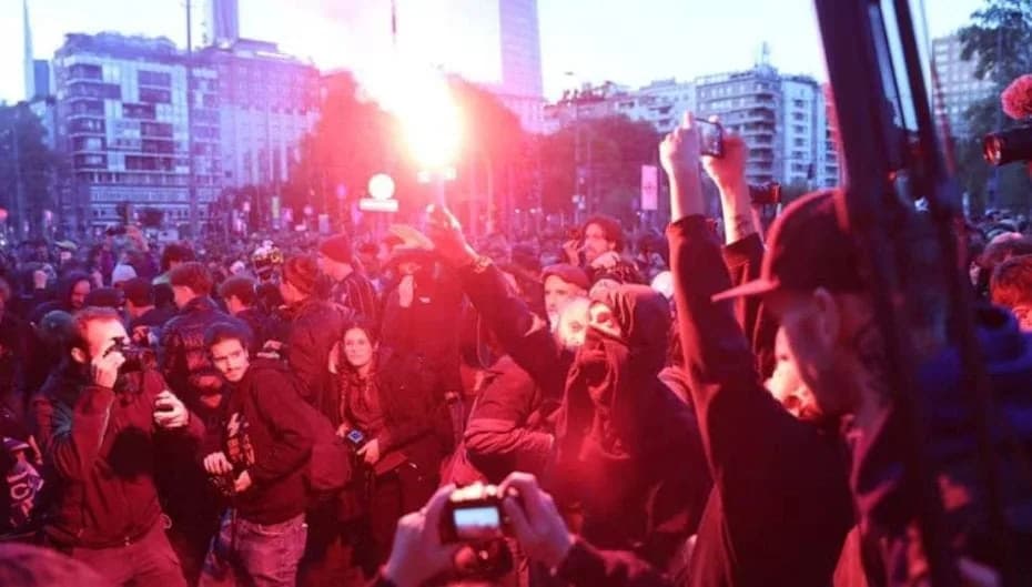Miles de personas se manifestaron en Milán.