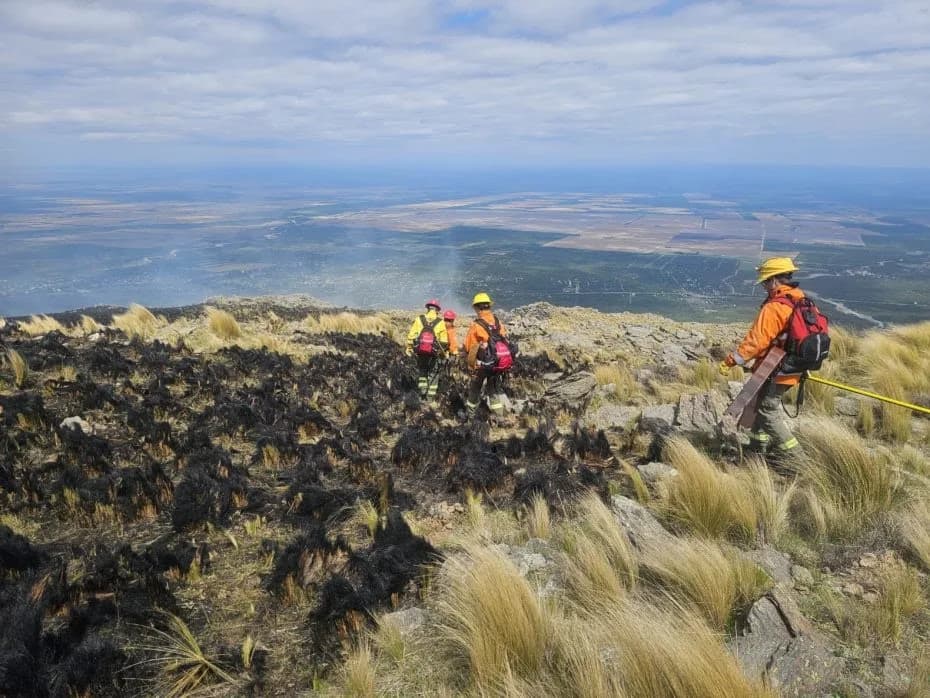 Contuvieron el incendio en el Filo de Merlo.