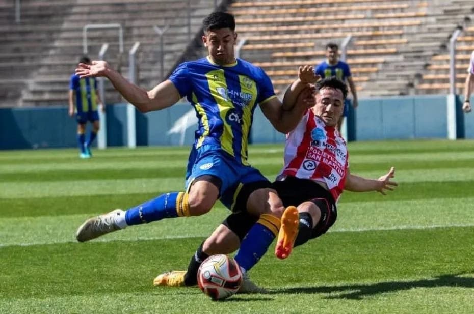 Lautaro Lucero, surgido de la Cantera Auriazul y el de los goles clave.