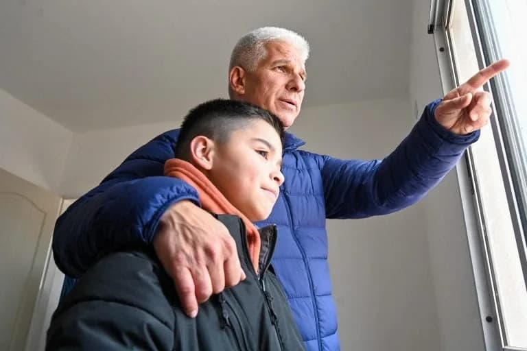 “La vivienda ha vuelto a San Luis y ha vuelto para quedarse”, les transmitió el gobernador Claudio Poggi a las familias. (Foto ANSL)