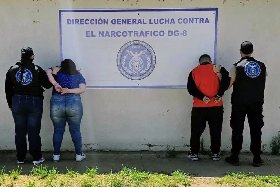 Quedaron detenidos por una causa de venta de estupefacientes.