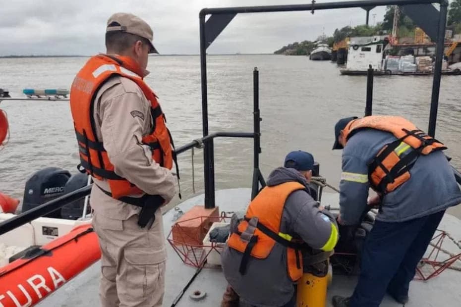 Naufragio, rescatan a un pescador.
