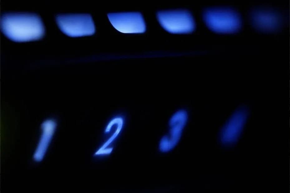 Un router inalámbrico iluminado con luz LED en Filadelfia.