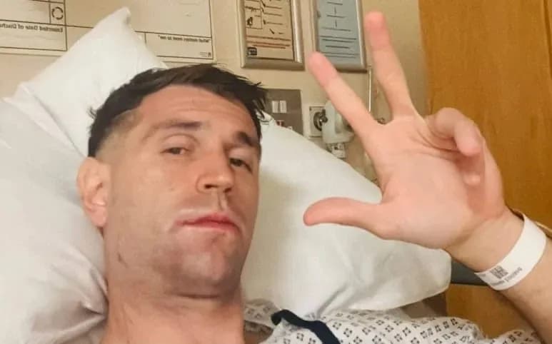 Emiliano Martínez, publicó un mensaje en sus redes sociales para agradecerles a sus seguidores por el apoyo y ponerle plazos a su retorno.