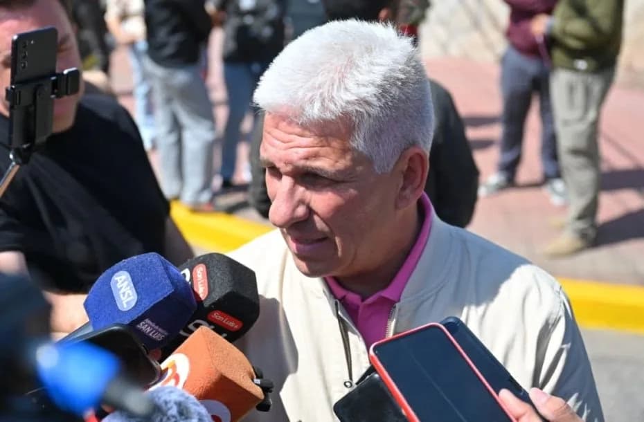 Gobernador Claudio Poggi.