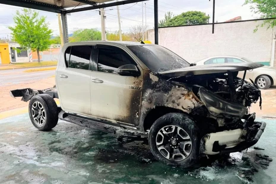 San Luis: se incendió una camioneta e investigan qué originó el fuego.