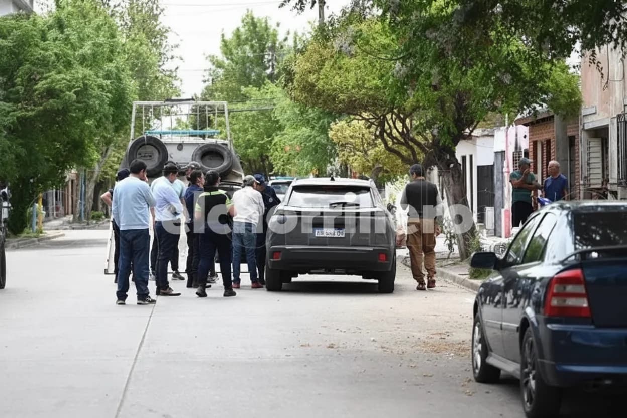 Encontraron el auto en una casa de calle Pueyrredón al 200.
