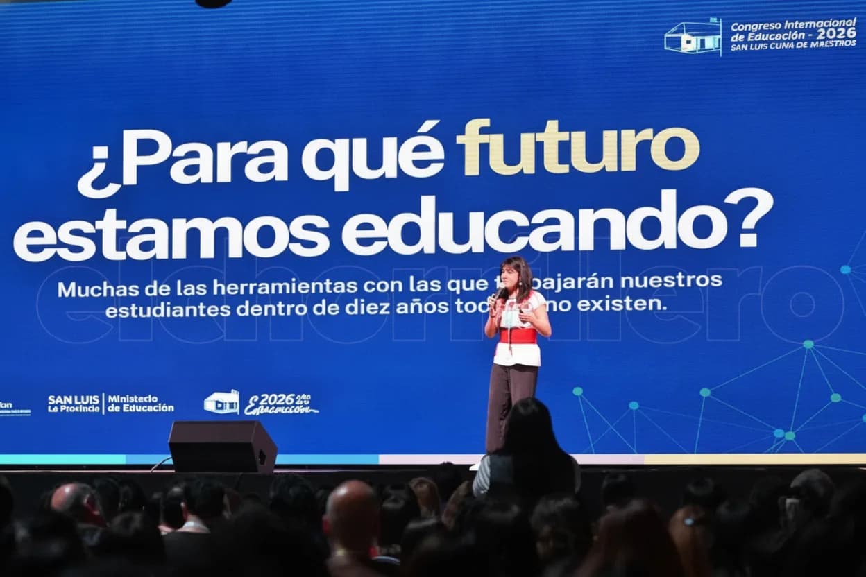 Angela Olazarán, ganadora del Global Studen Prize, expuso en el congreso internacional.
